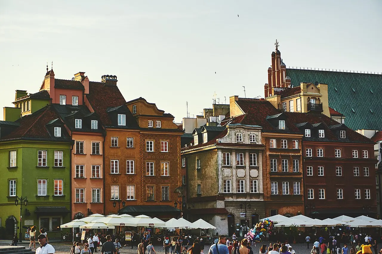 Visitors exploring Castle Square in Warsaw — the tourism activity behind the data